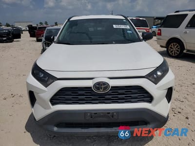 Piąte zdjęcie samochodu w środku: 2020 TOYOTA RAV4 LE VIN:2T3H1RFV8LW068330 - miniatura