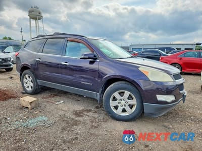 Czwarte zdjęcie samochodu z boku: 2009 CHEVROLET TRAVERSE LT VIN:1GNEV23D89S162680 - miniatura