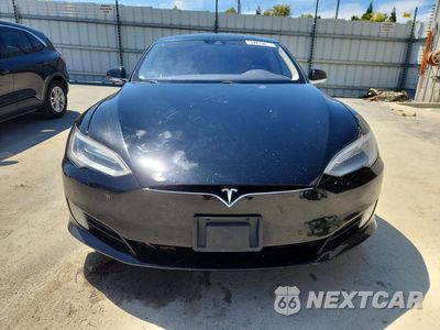 Piąte zdjęcie samochodu w środku: 2016 TESLA MODEL S VIN:5YJSA1E16GF152907 - miniatura
