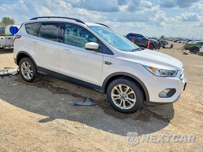 Czwarte zdjęcie samochodu z boku: 2018 FORD ESCAPE SEL VIN:1FMCU0HD9JUD15765 - miniatura