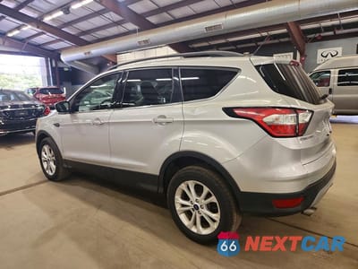 Drugie zdjęcie samochodu z przodu: 2018 FORD ESCAPE SE VIN:1FMCU9GD2JUA75321 - miniatura
