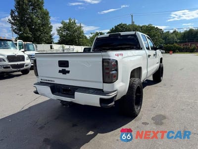 Trzecie zdjęcie samochodu z tyłu: 2017 CHEVROLET SILVERADO K1500 CUSTOM VIN:1GCVKPEHXHZ301809 - miniatura