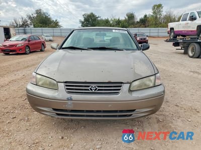 Piąte zdjęcie samochodu w środku: 1999 TOYOTA CAMRY LE VIN:4T1BG22K0XU520518 - miniatura