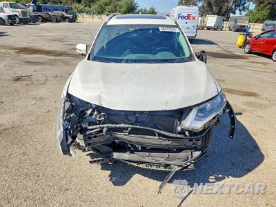 Piąte zdjęcie samochodu w środku: 2017 NISSAN ROGUE SV VIN:JN8AT2MT3HW133988 - miniatura