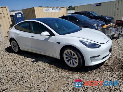 Czwarte zdjęcie samochodu z boku: 2023 TESLA MODEL 3 VIN:5YJ3E1EA1PF460463 - miniatura