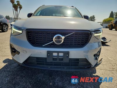 Piąte zdjęcie samochodu w środku: 2026 VOLVO XC40 PLUS VIN:YV4L12UC8T2732571 - miniatura