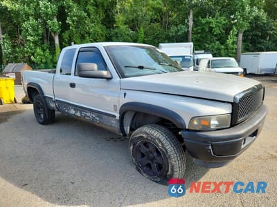 Czwarte zdjęcie samochodu z boku: 1999 DODGE RAM 1500 VIN:3B7HF13Y5XG205909 - miniatura
