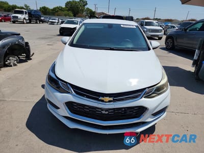 Piąte zdjęcie samochodu w środku: 2017 CHEVROLET CRUZE LT VIN:1G1BE5SM6H7204174 - miniatura