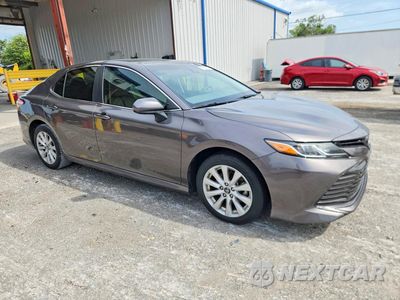 Czwarte zdjęcie samochodu z boku: 2018 TOYOTA CAMRY LE VIN:4T1B11HK5JU049671 - miniatura