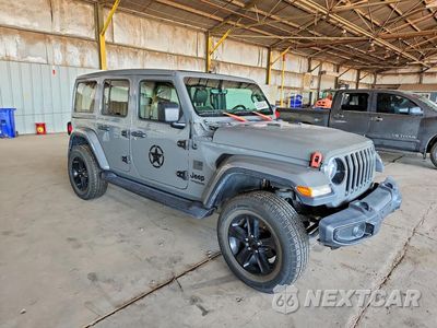 Czwarte zdjęcie samochodu z boku: 2020 JEEP WRANGLER UNLIMITED SAHARA VIN:1C4HJXEG5LW205636 - miniatura