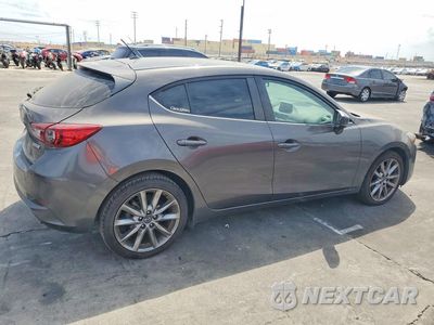 Trzecie zdjęcie samochodu z tyłu: 2018 MAZDA 3 TOURING VIN:3MZBN1L32JM176484 - miniatura