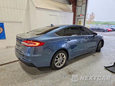 Trzecie zdjęcie samochodu z tyłu: 2019 FORD FUSION SE VIN:3FA6P0LUXKR195828 - miniatura