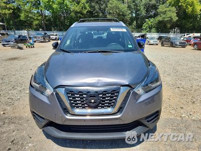 Piąte zdjęcie samochodu w środku: 2018 NISSAN KICKS SR VIN:3N1CP5CU3JL540048 - miniatura