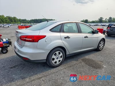 Trzecie zdjęcie samochodu z tyłu: 2017 FORD FOCUS S VIN:1FADP3E2XHL269230 - miniatura