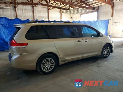 Trzecie zdjęcie samochodu z tyłu: 2013 TOYOTA SIENNA XLE 8-PASSENGER VIN:5TDYK3DC6DS404703 - miniatura
