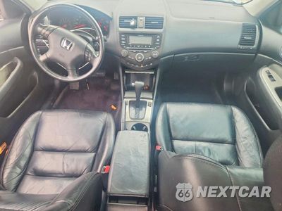 Zdjęcie 8 z 12 samochodu: 2004 HONDA ACCORD EX VIN:1HGCM56884A118598 - miniatura