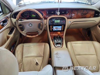Zdjęcie 8 z 12 samochodu: 2004 JAGUAR XJ8 VIN:SAJEA71C74SG01571 - miniatura