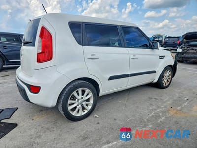 Trzecie zdjęcie samochodu z tyłu: 2013 KIA SOUL BASE VIN:KNDJT2A51D7759285 - miniatura