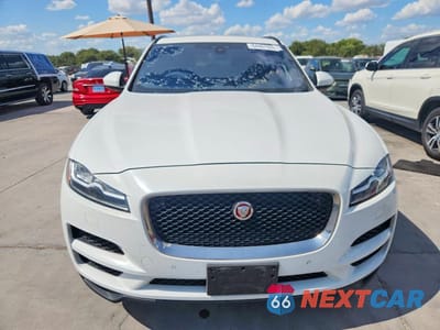 Piąte zdjęcie samochodu w środku: 2017 JAGUAR F-PACE PRESTIGE VIN:SADCK2BN5HA088341 - miniatura