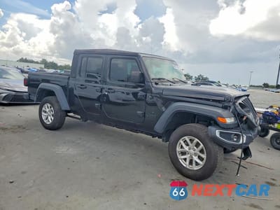 Czwarte zdjęcie samochodu z boku: 2023 JEEP GLADIATOR SPORT VIN:1C6JJTAG0PL575147 - miniatura
