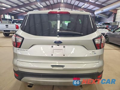 Zdjęcie 6 z 13 samochodu: 2018 FORD ESCAPE SE VIN:1FMCU9GD2JUA75321 - miniatura