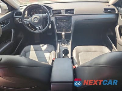 Zdjęcie 8 z 12 samochodu: 2014 VOLKSWAGEN PASSAT S VIN:1VWAS7A34EC060950 - miniatura