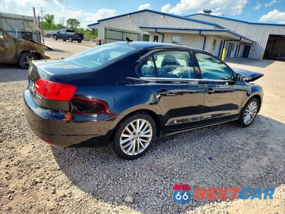 Trzecie zdjęcie samochodu z tyłu: 2013 VOLKSWAGEN JETTA SEL VIN:3VWLX7AJ7DM389731 - miniatura