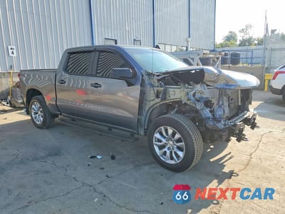 Czwarte zdjęcie samochodu z boku: 2020 CHEVROLET SILVERADO K1500 CUSTOM VIN:3GCPYBEHXLG454533 - miniatura