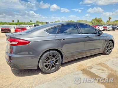 Trzecie zdjęcie samochodu z tyłu: 2020 FORD FUSION SE VIN:3FA6P0HD0LR199851 - miniatura