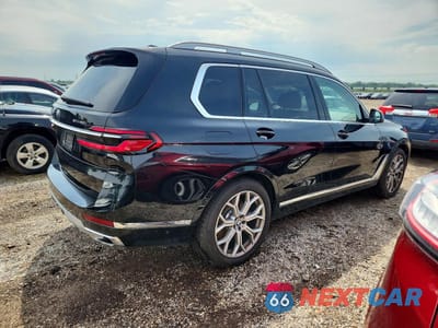 Trzecie zdjęcie samochodu z tyłu: 2025 BMW X7 XDRIVE40I VIN:5UX23EM03S9Z99752 - miniatura