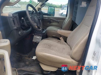 Zdjęcie 7 z 13 samochodu: 2018 GMC SAVANA BOX TRUCK VIN:7GZ67UCG8JN000339 - miniatura
