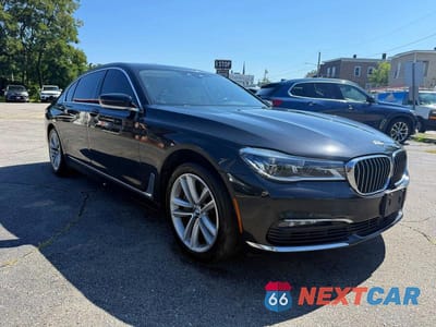 Czwarte zdjęcie samochodu z boku: 2018 BMW 750 XI VIN:WBA7F2C53JB238489 - miniatura