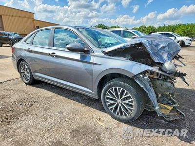 Czwarte zdjęcie samochodu z boku: 2021 VOLKSWAGEN JETTA S VIN:3VWC57BU6MM044818 - miniatura