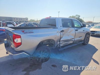 Trzecie zdjęcie samochodu z tyłu: 2020 TOYOTA TUNDRA CREWMAX SR5 VIN:5TFEY5F14LX267293 - miniatura