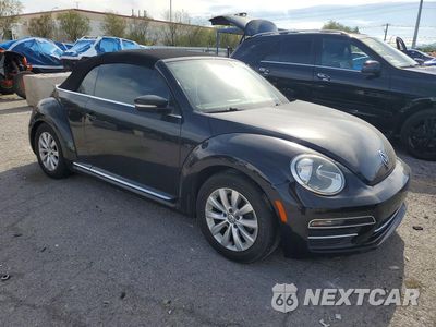 Czwarte zdjęcie samochodu z boku: 2018 VOLKSWAGEN BEETLE S VIN:3VW5DAAT5JM503981 - miniatura
