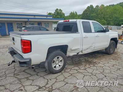 Trzecie zdjęcie samochodu z tyłu: 2018 CHEVROLET SILVERADO K1500 LT VIN:1GCVKREH6JZ167379 - miniatura