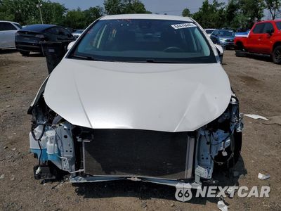 Piąte zdjęcie samochodu w środku: 2019 TOYOTA PRIUS LE VIN:JTDKARFU2K3095845 - miniatura