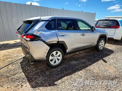 Trzecie zdjęcie samochodu z tyłu: 2024 TOYOTA RAV4 VIN:JTMK1RFV7RD125709 - miniatura