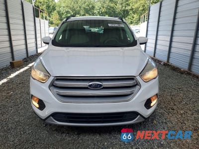 Piąte zdjęcie samochodu w środku: 2018 FORD ESCAPE SE VIN:1FMCU0GD7JUC10790 - miniatura