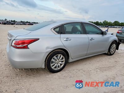 Trzecie zdjęcie samochodu z tyłu: 2015 NISSAN ALTIMA 2.5 S VIN:1N4AL3AP9FC220047 - miniatura