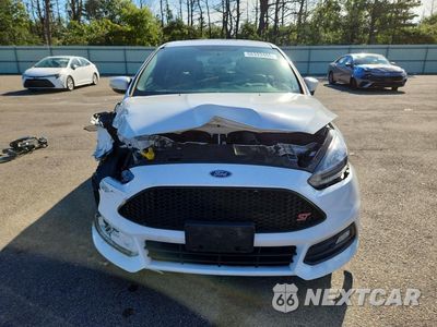Piąte zdjęcie samochodu w środku: 2018 FORD FOCUS ST VIN:1FADP3L9XJL290973 - miniatura