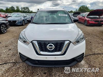 Piąte zdjęcie samochodu w środku: 2019 NISSAN KICKS S VIN:3N1CP5CU7KL520144 - miniatura