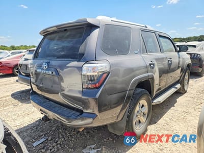 Trzecie zdjęcie samochodu z tyłu: 2016 TOYOTA 4RUNNER SR5 VIN:JTEZU5JR2G5114533 - miniatura