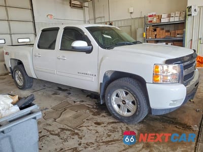 Czwarte zdjęcie samochodu z boku: 2009 CHEVROLET SILVERADO K1500 LTZ VIN:3GCEK33M09G125489 - miniatura