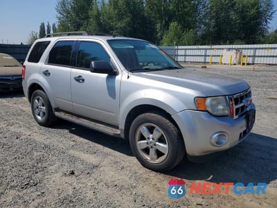 Czwarte zdjęcie samochodu z boku: 2009 FORD ESCAPE XLT VIN:1FMCU93G49KB03840 - miniatura