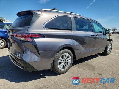 Trzecie zdjęcie samochodu z tyłu: 2024 TOYOTA SIENNA LIMITED 7-PASSENGER VIN:5TDZRKEC1RS211021 - miniatura