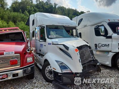 Czwarte zdjęcie samochodu z boku: 2020 VOLVO VNL SEMI TRUCK VIN:4V4NC9EH5LN244626 - miniatura