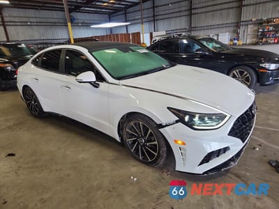 Czwarte zdjęcie samochodu z boku: 2021 HYUNDAI SONATA LIMITED VIN:5NPEH4J2XMH075948 - miniatura
