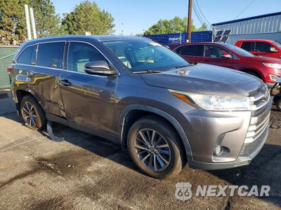 Czwarte zdjęcie samochodu z boku: 2019 TOYOTA HIGHLANDER XLE VIN:5TDJZRFH9KS989718 - miniatura