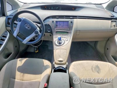 Zdjęcie 8 z 12 samochodu: 2011 TOYOTA PRIUS THREE VIN:JTDKN3DU8B0297594 - miniatura